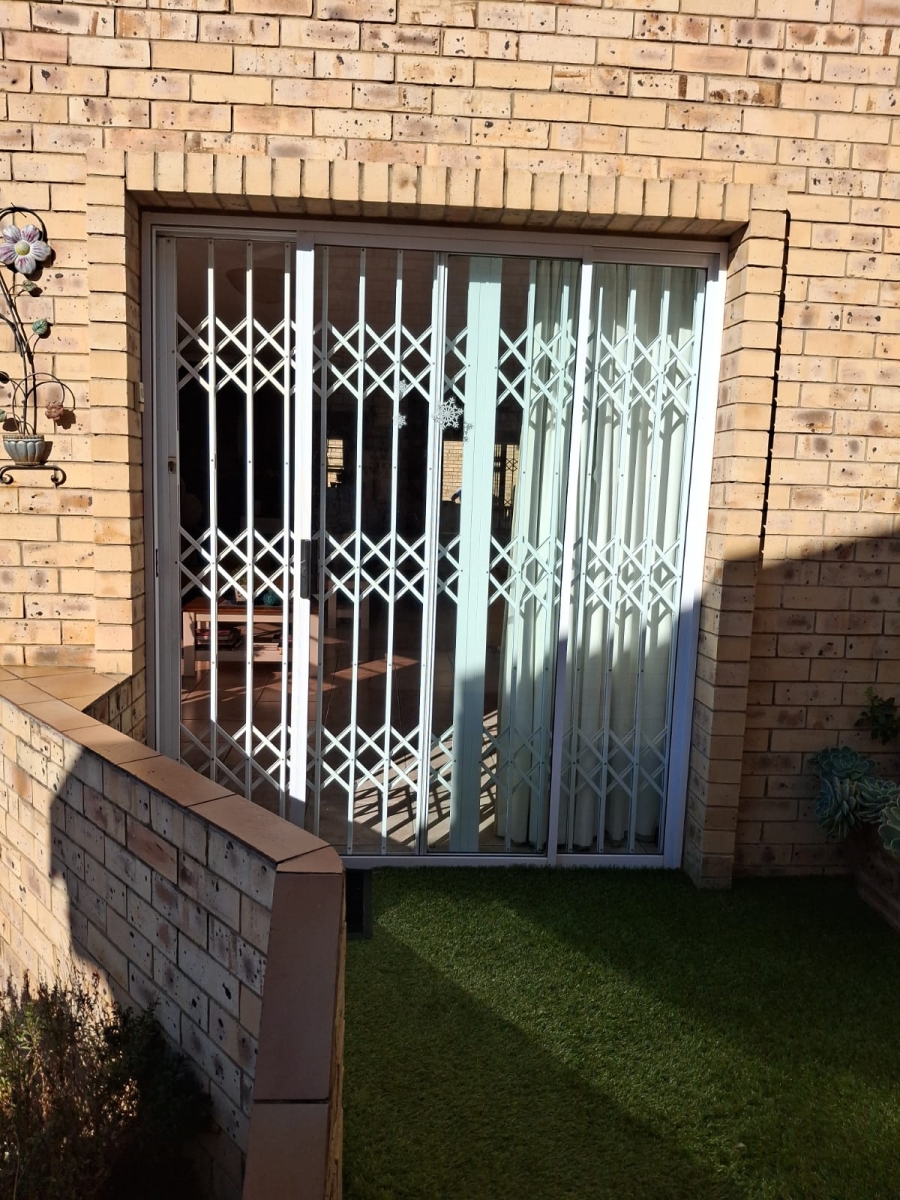 3 Bedroom Property for Sale in Wavecrest Eastern Cape